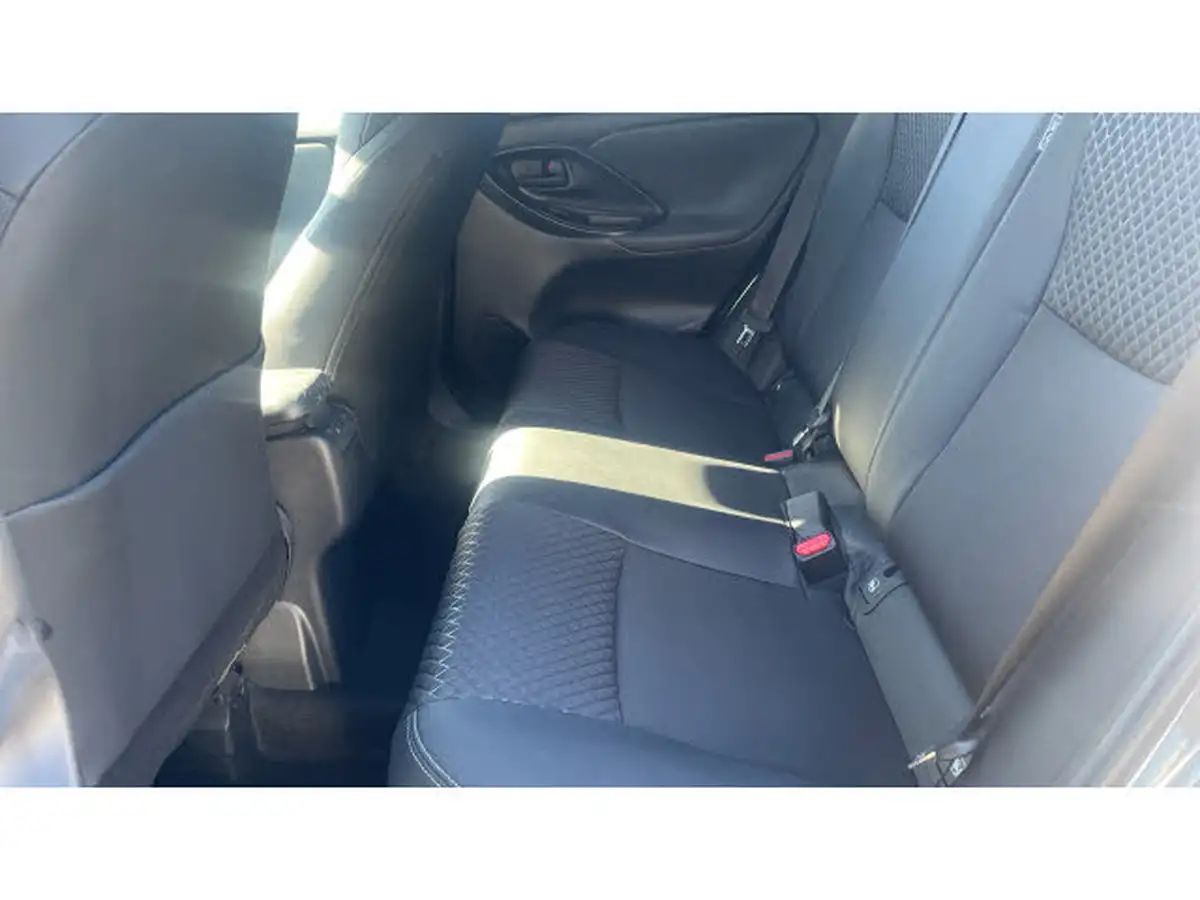2022-toyota-yaris-15-vvt-i-dynamic-big-12