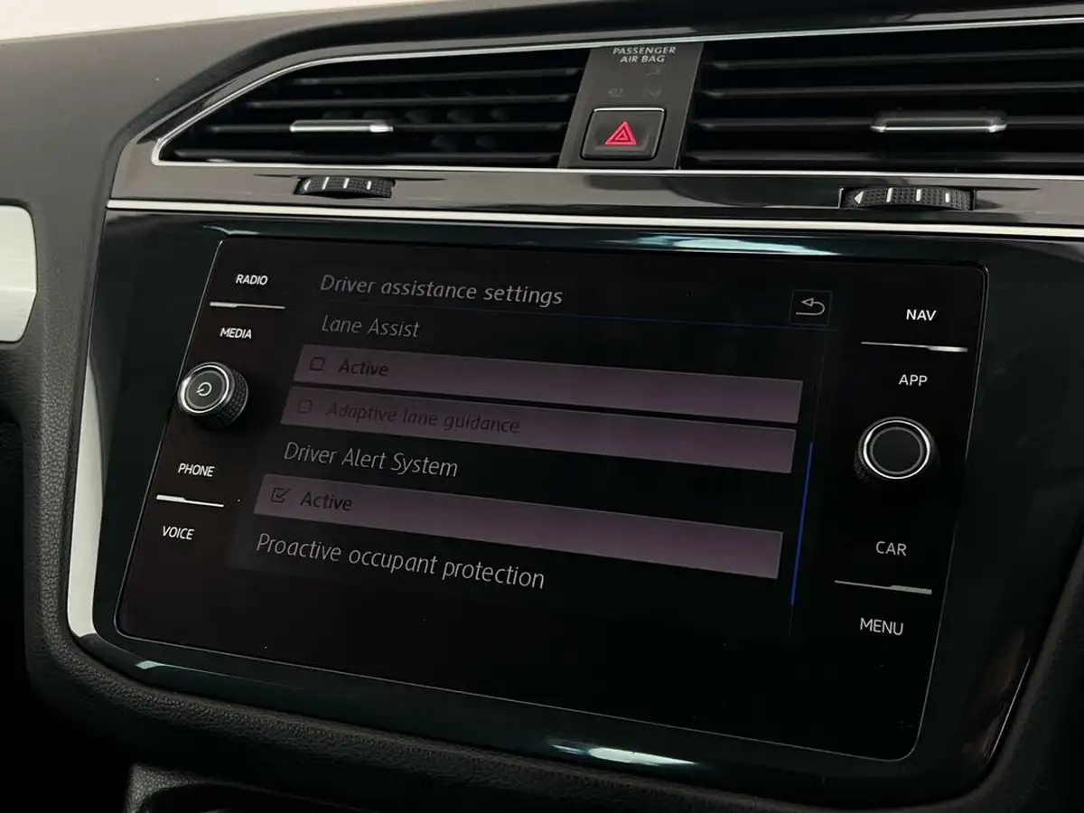 2017-volkswagen-tiguan-20tdi-se-navigation-150ps-4motion-ss-dsg-big-23