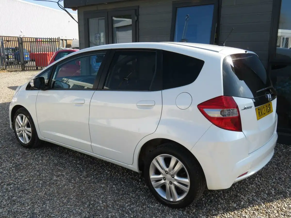 2013-honda-jazz-14-ex-cvt-big-37