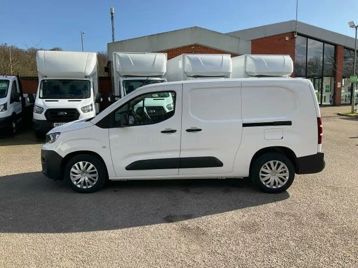 2021-peugeot-partner-15-bluehdi-950-professional-100ps-eu6dt-long-panel-big-3