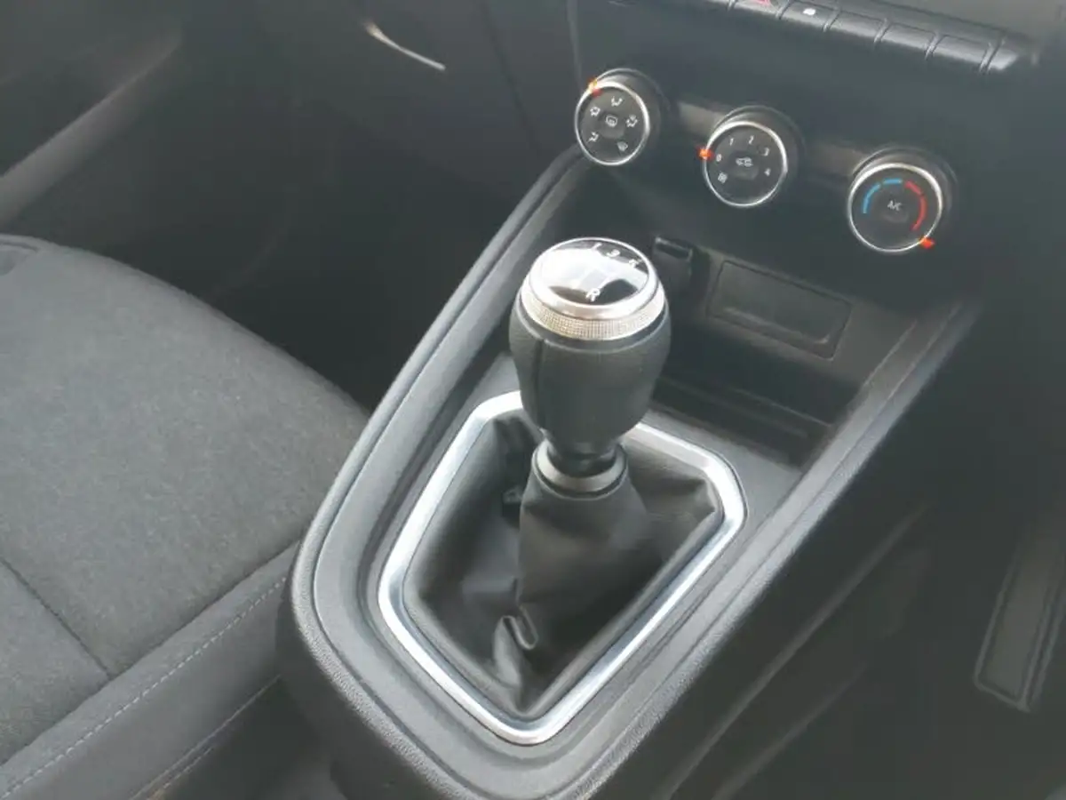 2020-renault-clio-10-sce-play-75bhp-big-18