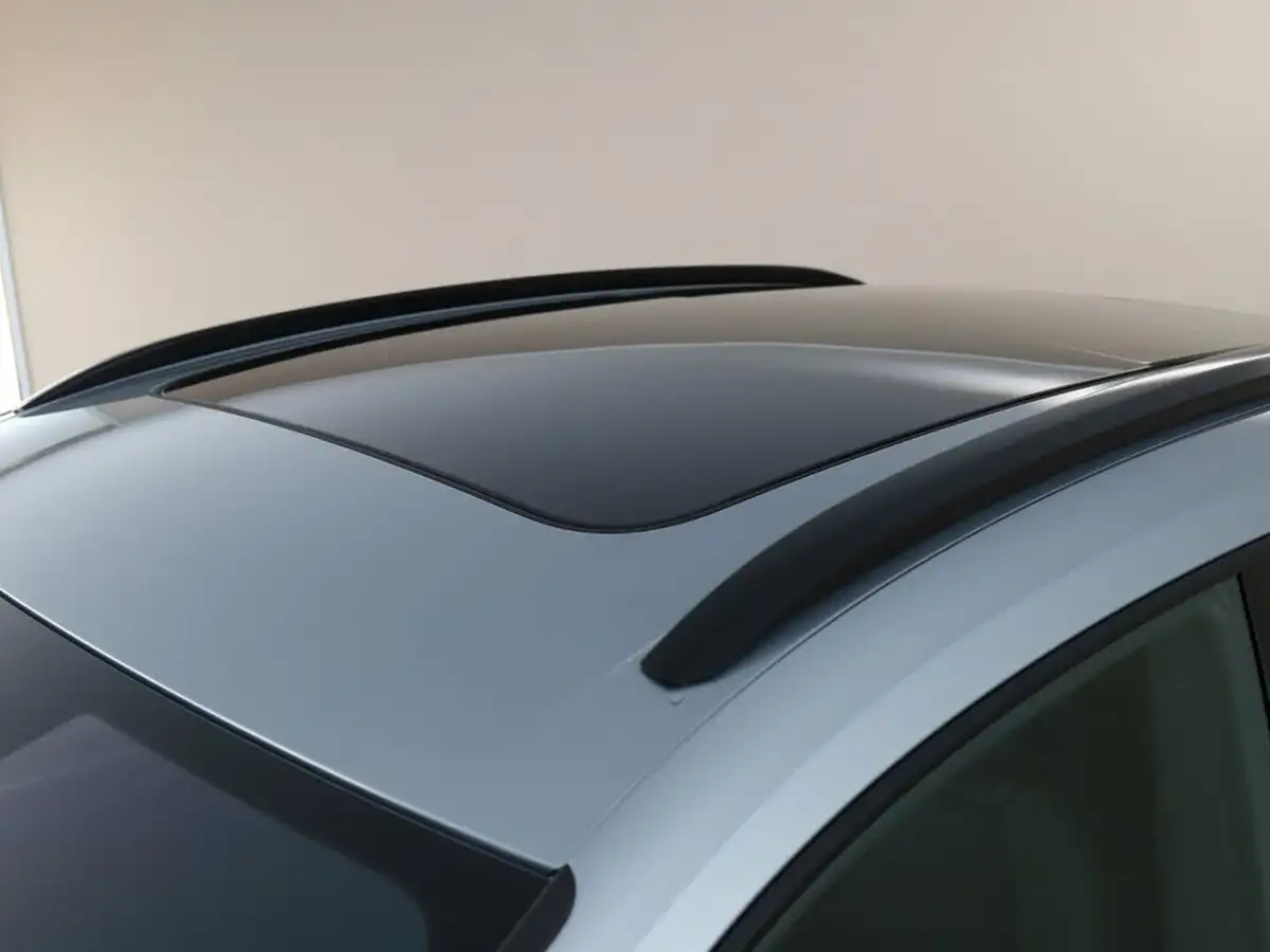 2025-porsche-macan-e-4s-electric-big-34