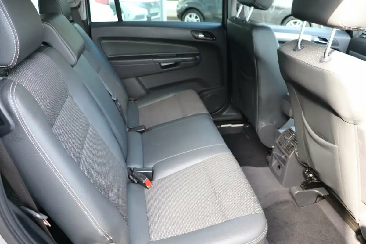 2010-vauxhall-zafira-16-design-big-19