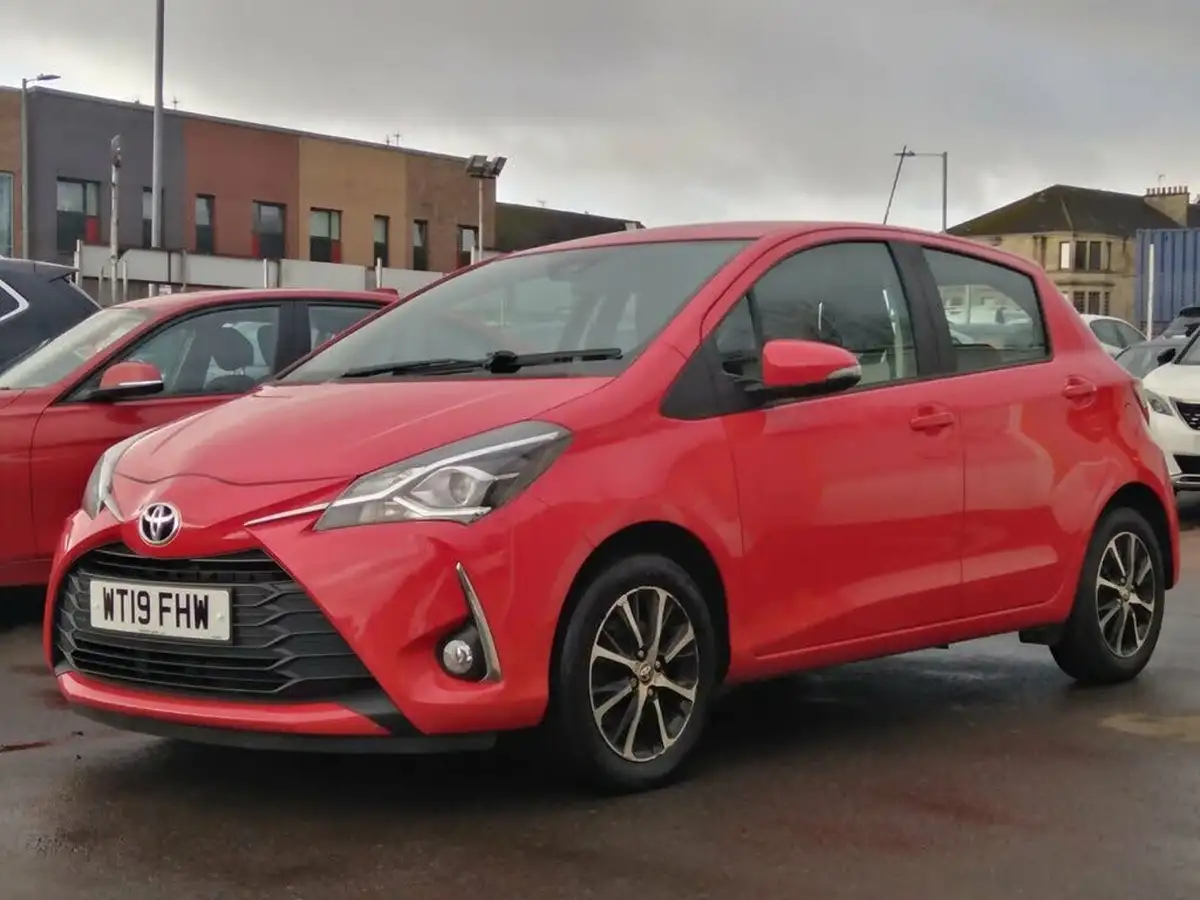 2019-toyota-yaris-15-vvt-i-icon-tech-111bhp-1496cc-big-6