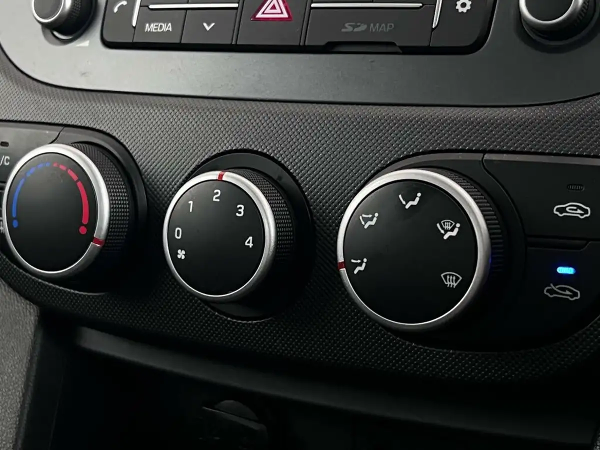 2019-hyundai-i10-10-play-big-27