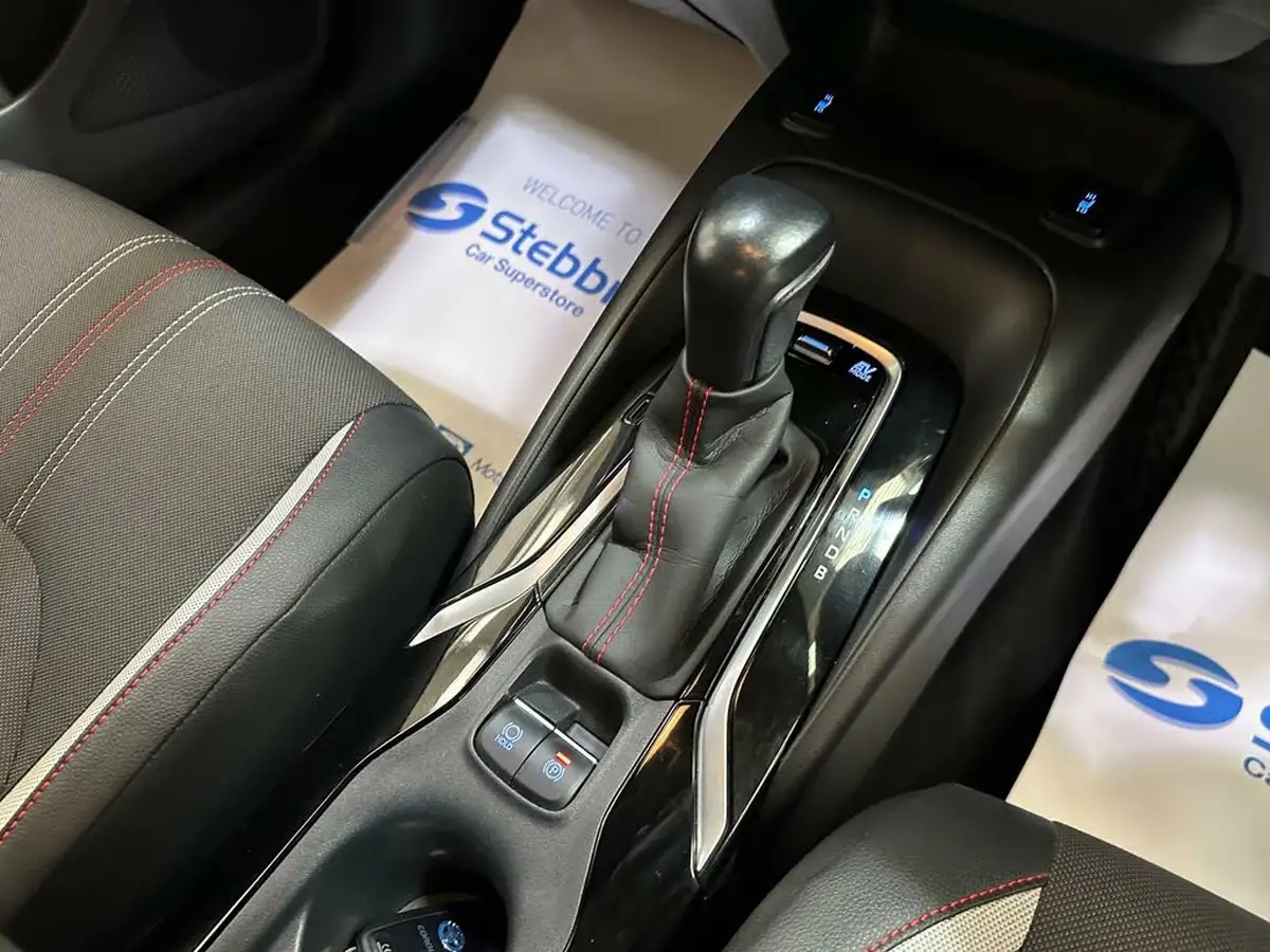 2020-toyota-corolla-18-vvt-i-gr-sport-trk-hatchback-big-16