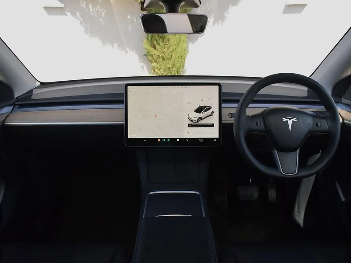 2022-tesla-model-y-e-long-range-big-14