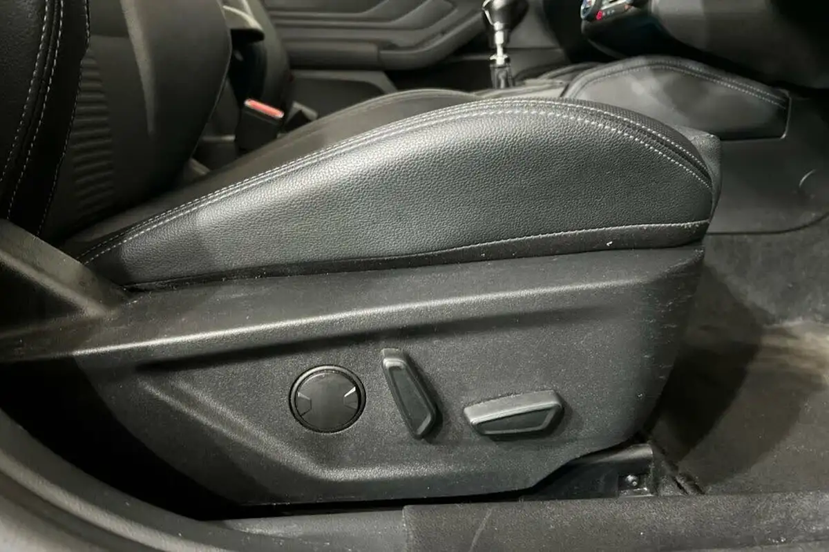 2020-ford-focus-15t-active-x-hatchback-big-19