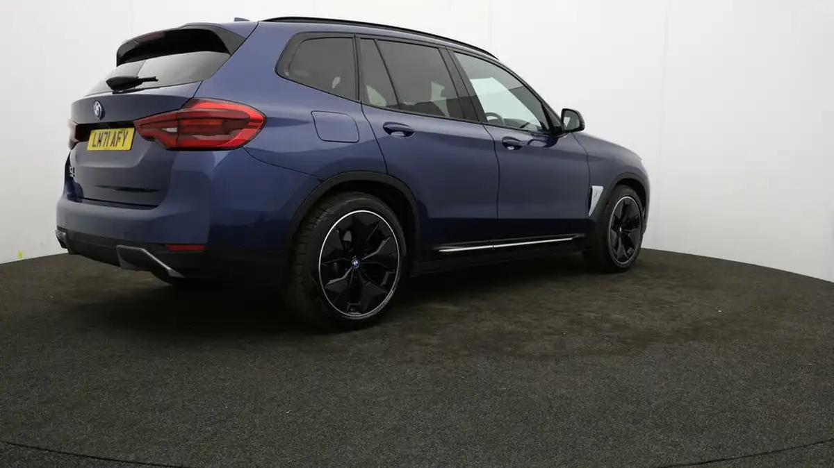 2021-bmw-ix3-e-premier-edition-big-24