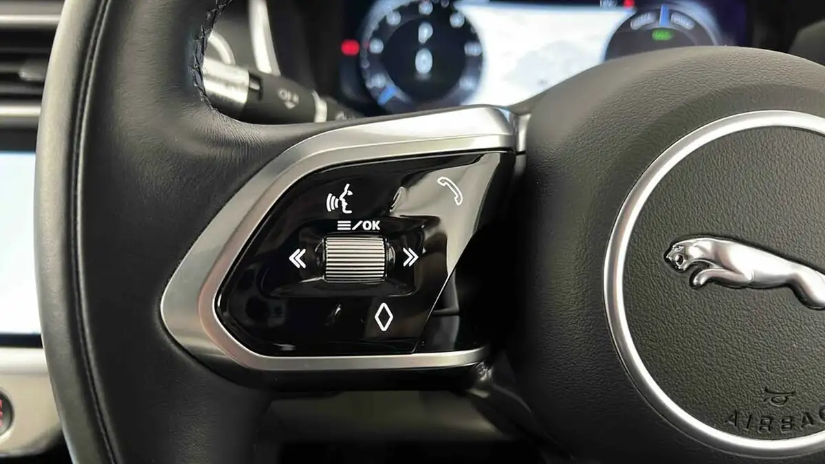 2022-jaguar-i-pace-ev400-se-big-17