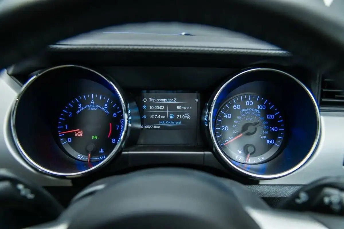 2016-ford-mustang-50-v8-gt-421ps-fastback-big-16