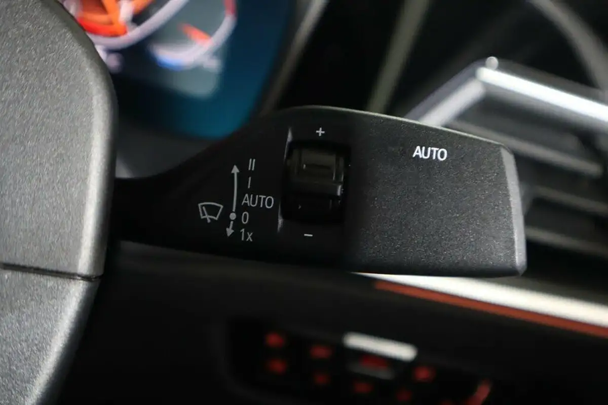 2021-bmw-3-series-20-320i-m-sport-saloon-4d-big-16