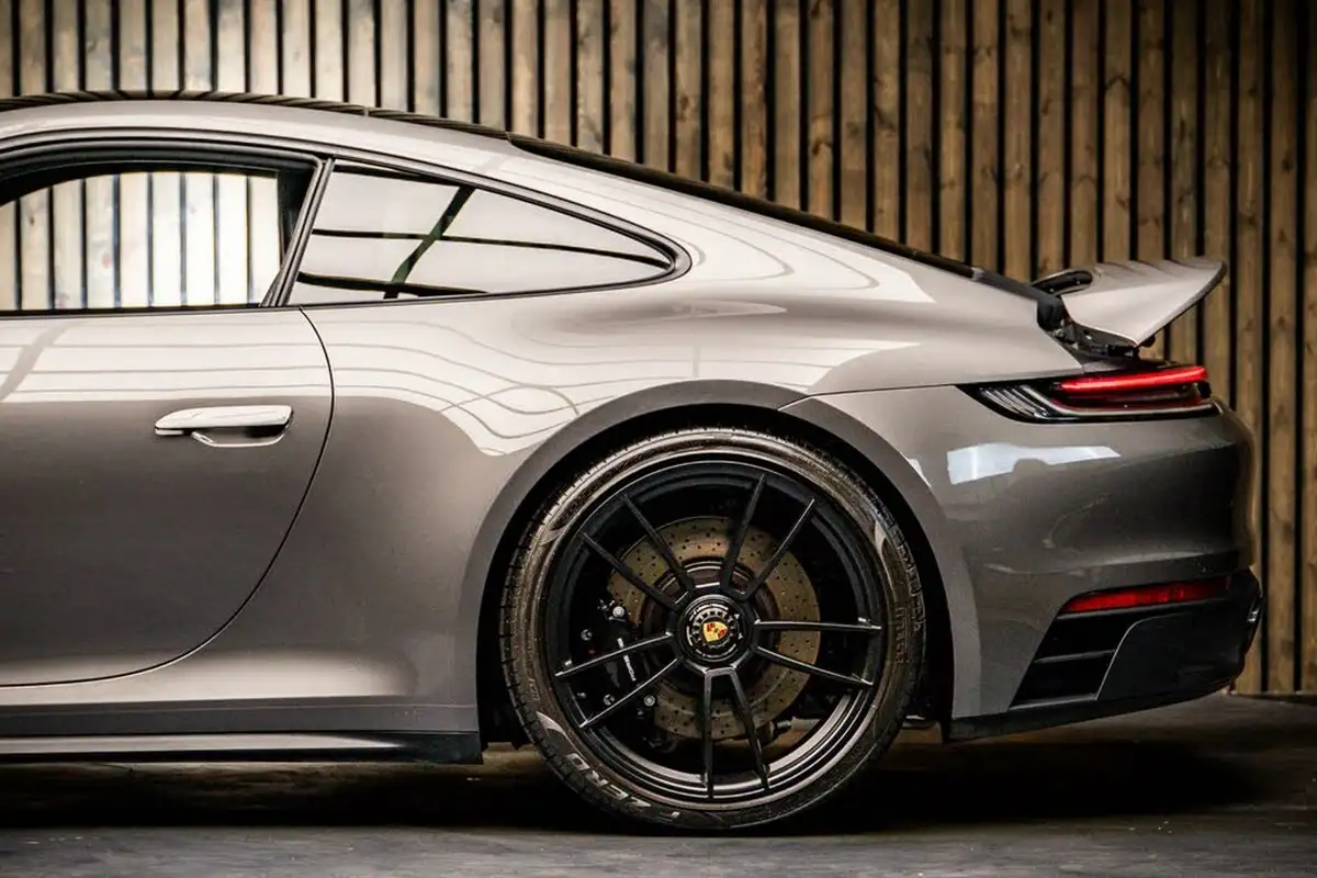 2022-porsche-911-30-carrera-4-gts-coupe-pdk-big-17