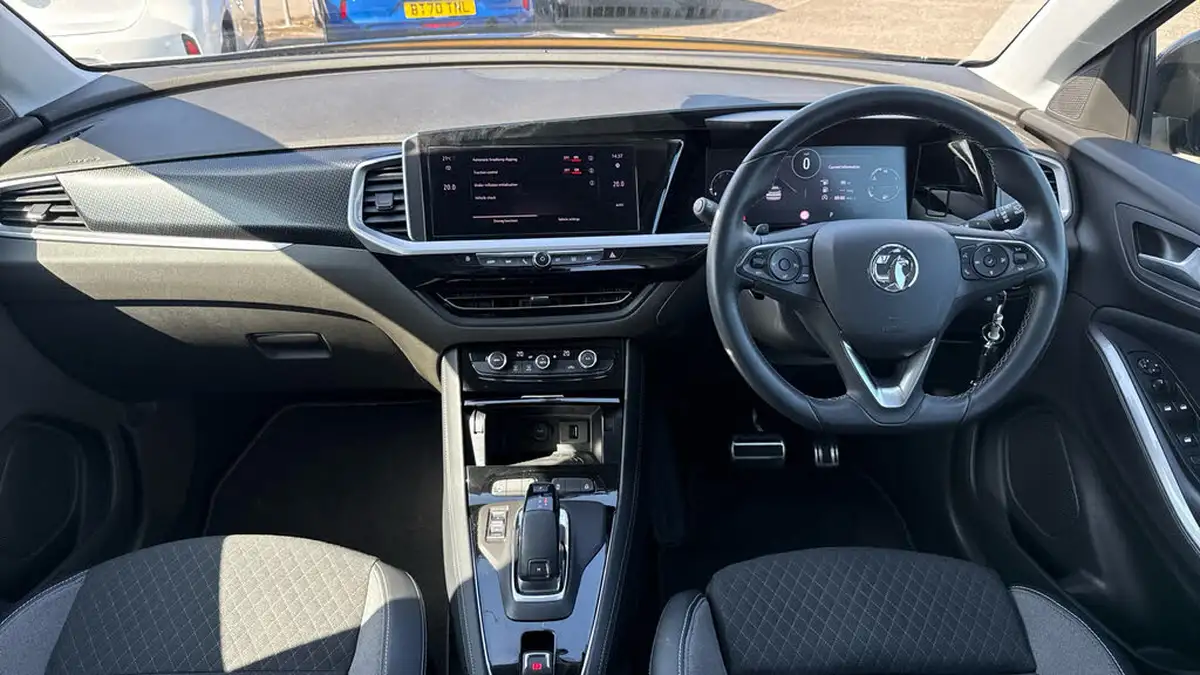 2022-vauxhall-grandland-12-gs-line-auto-big-3
