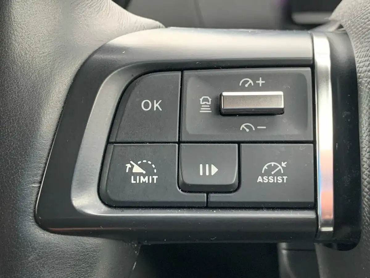 2021-citroen-c4-e-shine-big-15