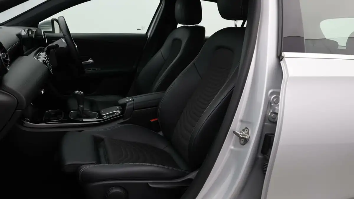 2020-mercedes-benz-a-class-13-a180-se-big-13