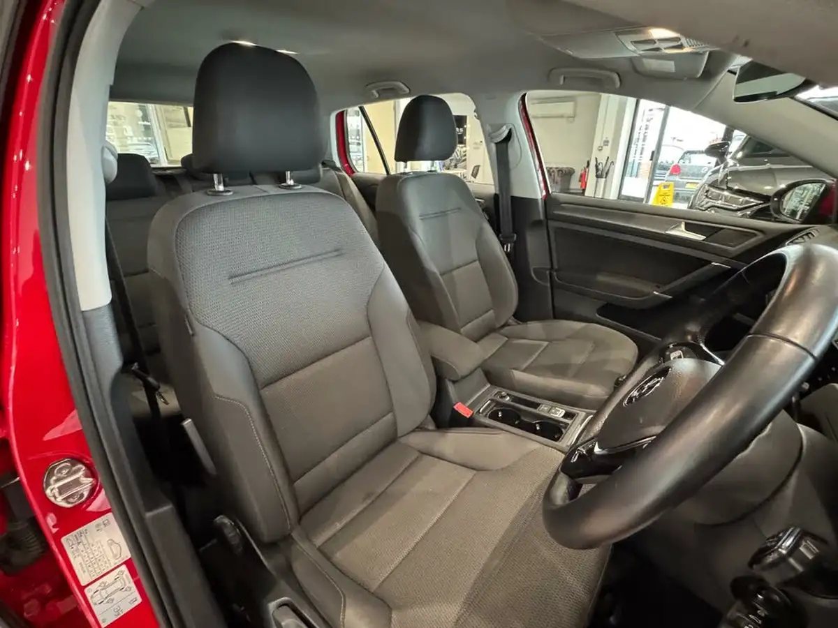 2018-volkswagen-golf-16tdi-se-nav-ss-hatchback-5d-big-15