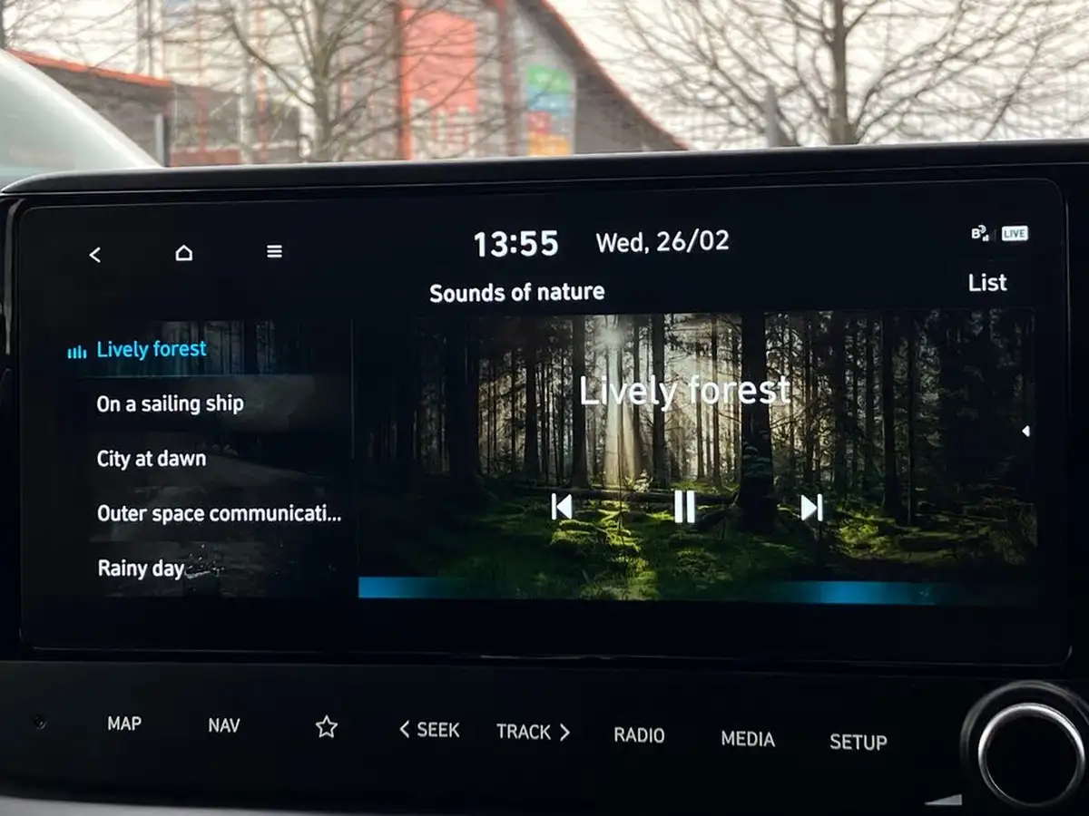 2024-hyundai-bayon-10-t-gdi-premium-100ps-two-tone-roof-big-22