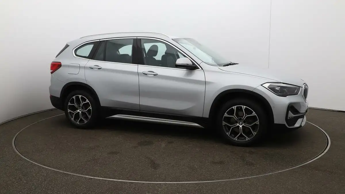 2021-bmw-x1-15-sdrive18i-xline-big-39