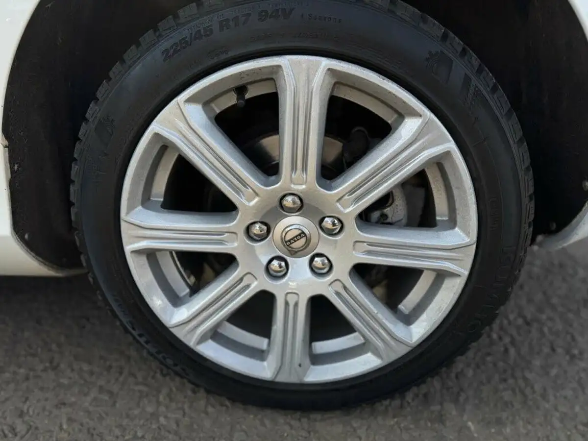 2016-volvo-v40-15-t2-inscription-big-24