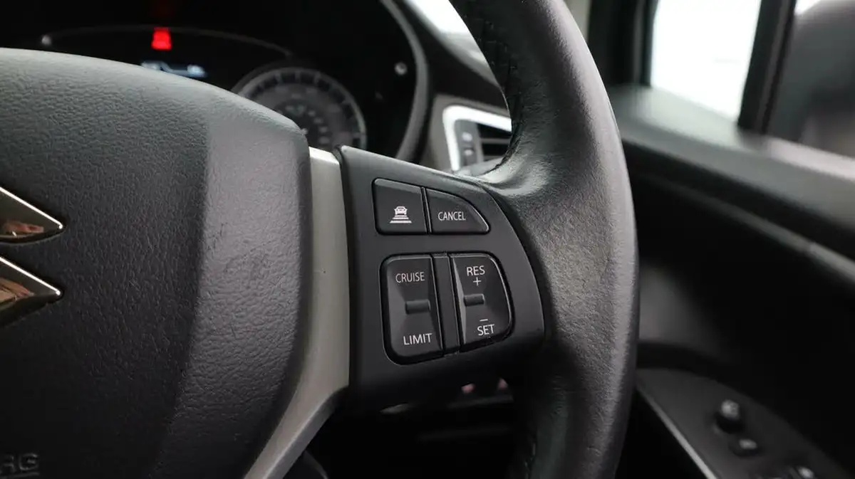 2023-suzuki-s-cross-14-boosterjet-motion-big-25
