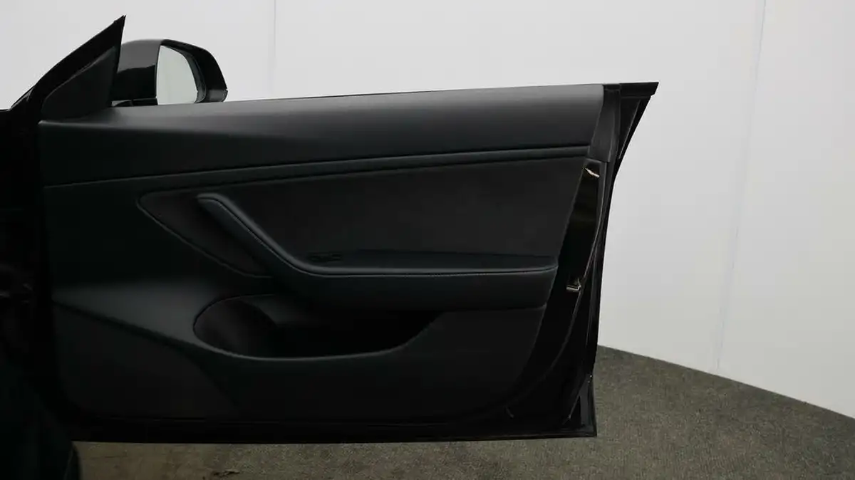 2020-tesla-model-3-e-long-range-big-14