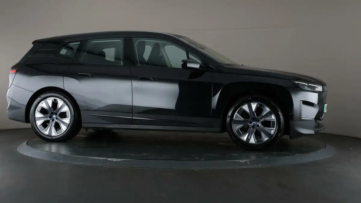 2022-bmw-ix-e-xdrive-40-sport-big-53