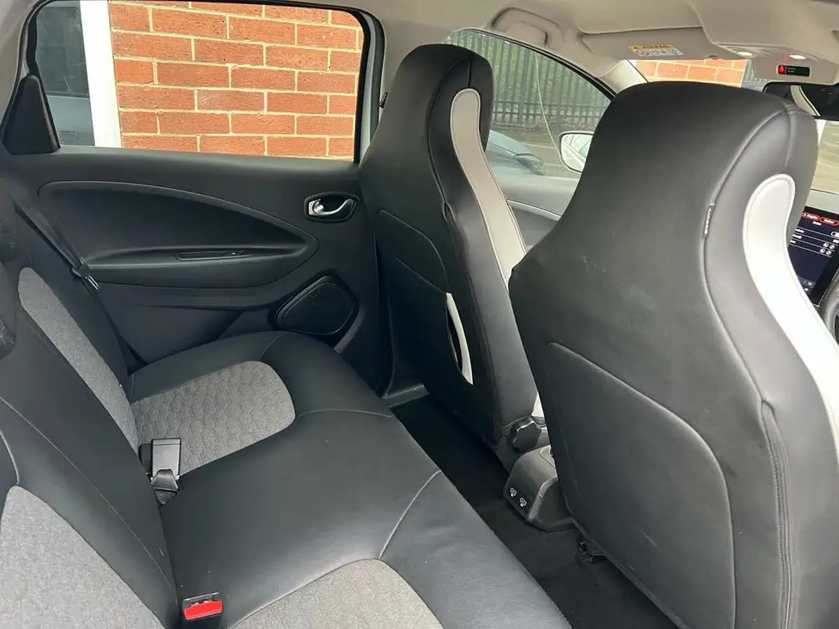 2021-renault-zoe-e-gt-line-big-40