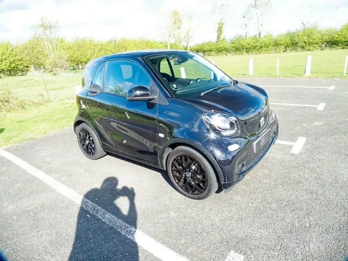2016-smart-fortwo-09-edition-black-twinamic-big-24