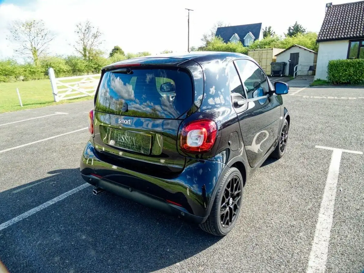 2016-smart-fortwo-09-edition-black-twinamic-big-20