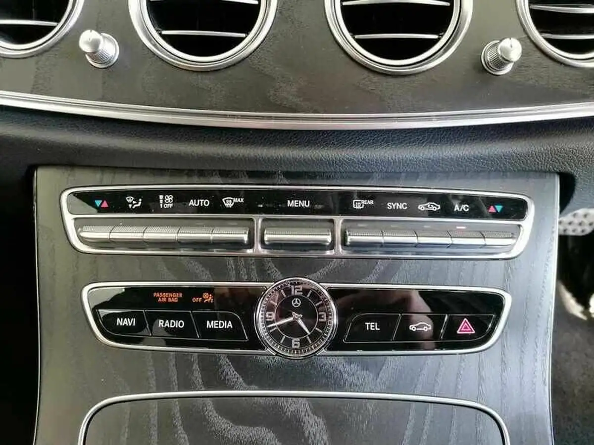 2018-mercedes-benz-e-class-20-e200-amg-line-saloon-4d-big-19