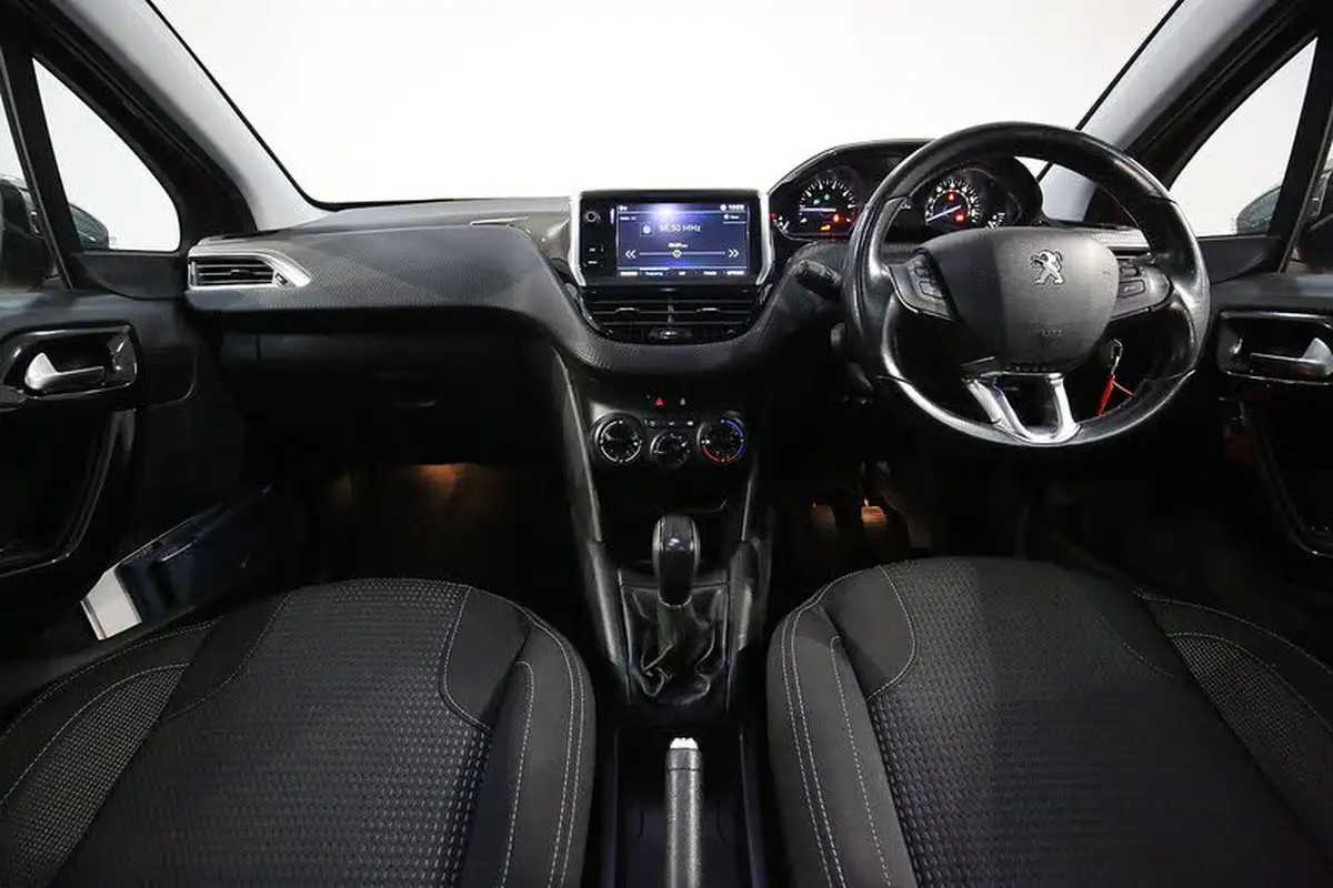 2018-peugeot-208-12-puretech-allure-premium-ss-big-22