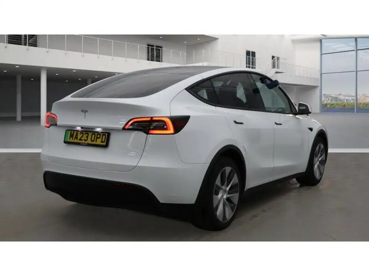 2023-tesla-model-y-e-rwd-big-4