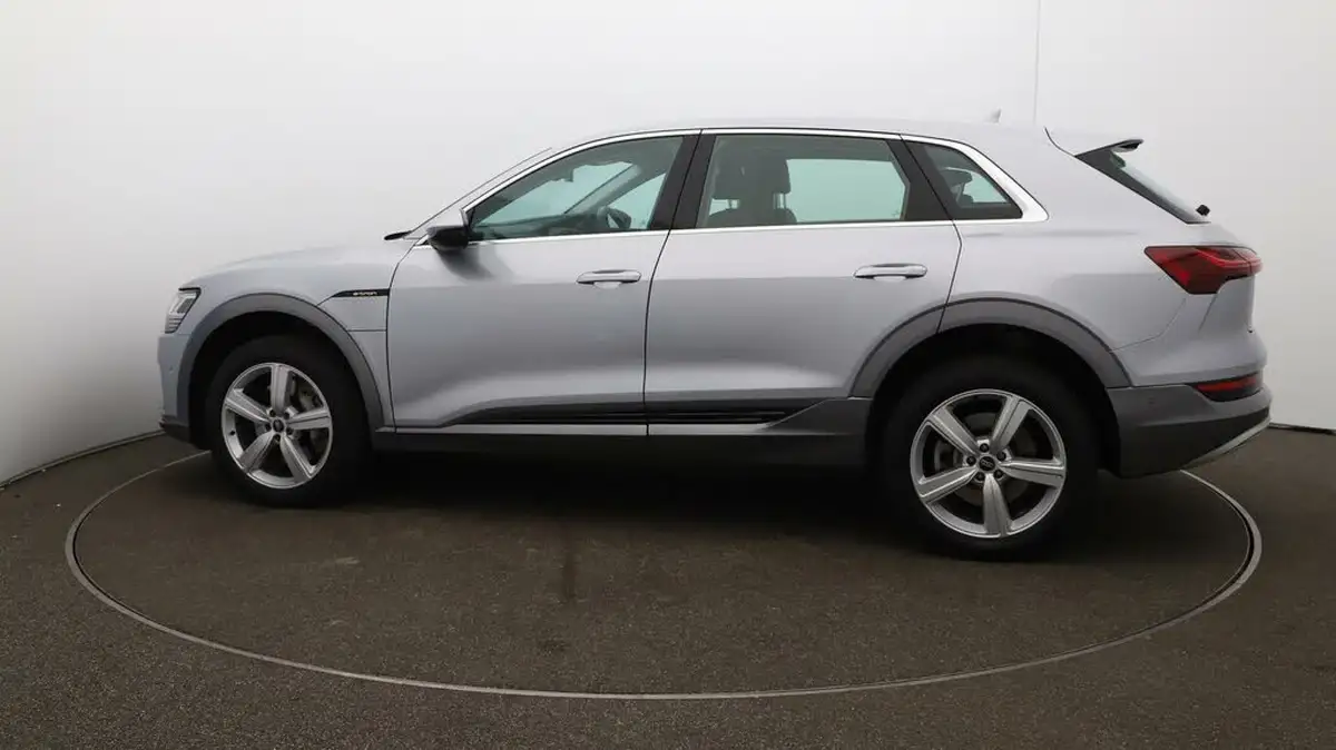 2022-audi-e-tron-55e-technik-station-wagon-big-49