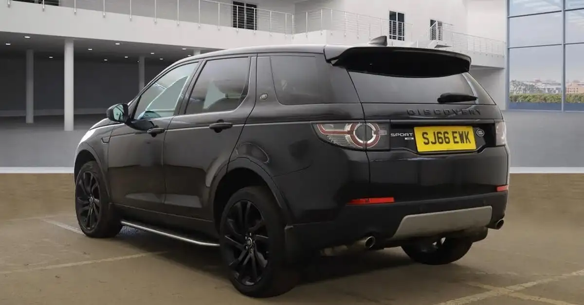 2017-land-rover-discovery-sport-20td4-hse-black-180ps-station-wagon-big-8