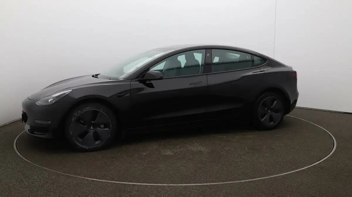 2022-tesla-model-3-e-long-range-big-58