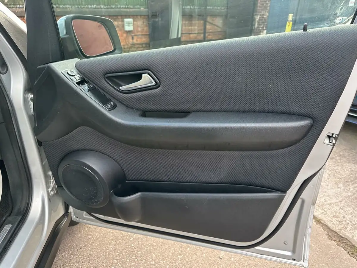 2010-mercedes-benz-a-class-15-a160-classic-se-5d-cvt-big-13