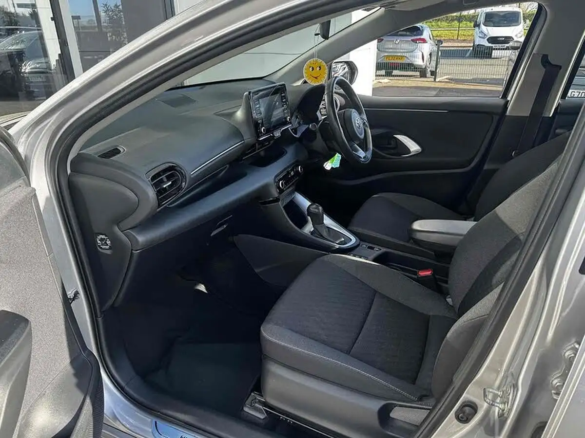 2022-toyota-yaris-15-vvt-i-icon-big-22