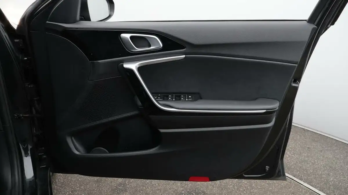2022-kia-ceed-15-t-gdi-3-sportswagon-big-15