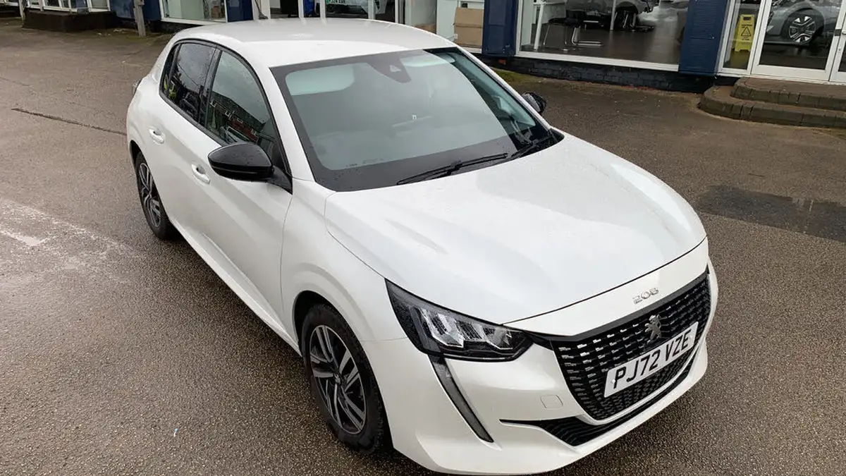 2022-peugeot-208-12-puretech-allure-premium-100ps-big-17