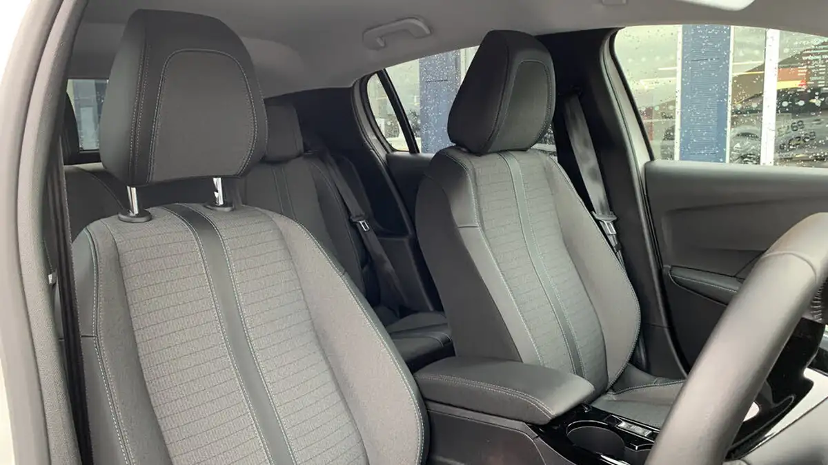 2022-peugeot-208-12-puretech-allure-premium-100ps-big-41