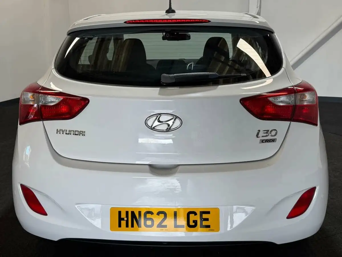 2012-hyundai-i30-16td-style-110ps-auto-big-4