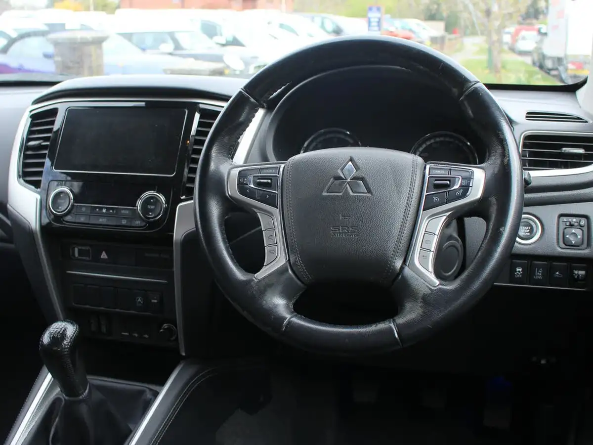 2021-mitsubishi-l200-22di-d-barbarian-big-2