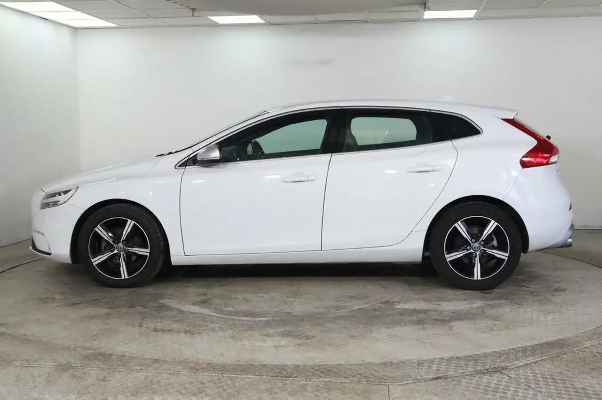 2016-volvo-v40-20td-d2-r-design-big-7