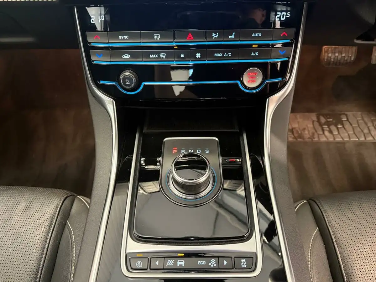 2018-jaguar-xe-20i-r-sport-200ps-1999cc-big-22
