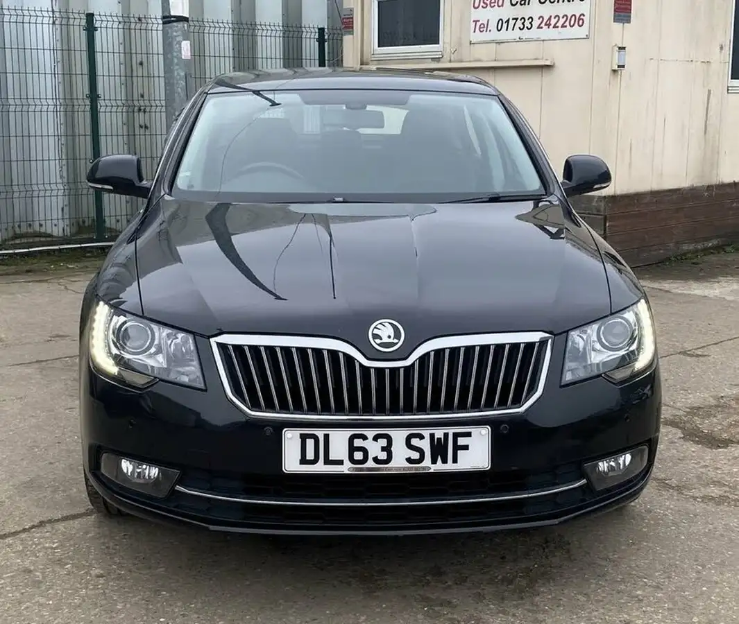 2014-skoda-superb-20tdi-elegance-170ps-hatchback-dsg-big-4