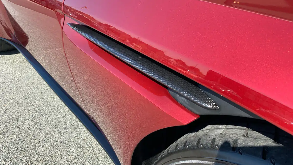 2019-aston-martin-db11-40-v8-big-16