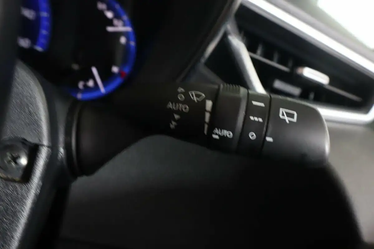 2021-toyota-corolla-18-vvt-i-design-trk-touring-sports-5d-big-15