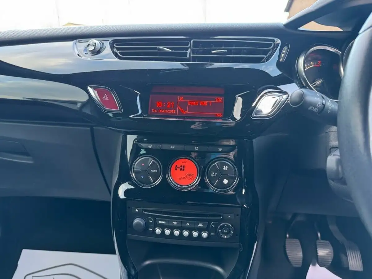 2015-citroen-ds3-12-dstyle-plus-big-14