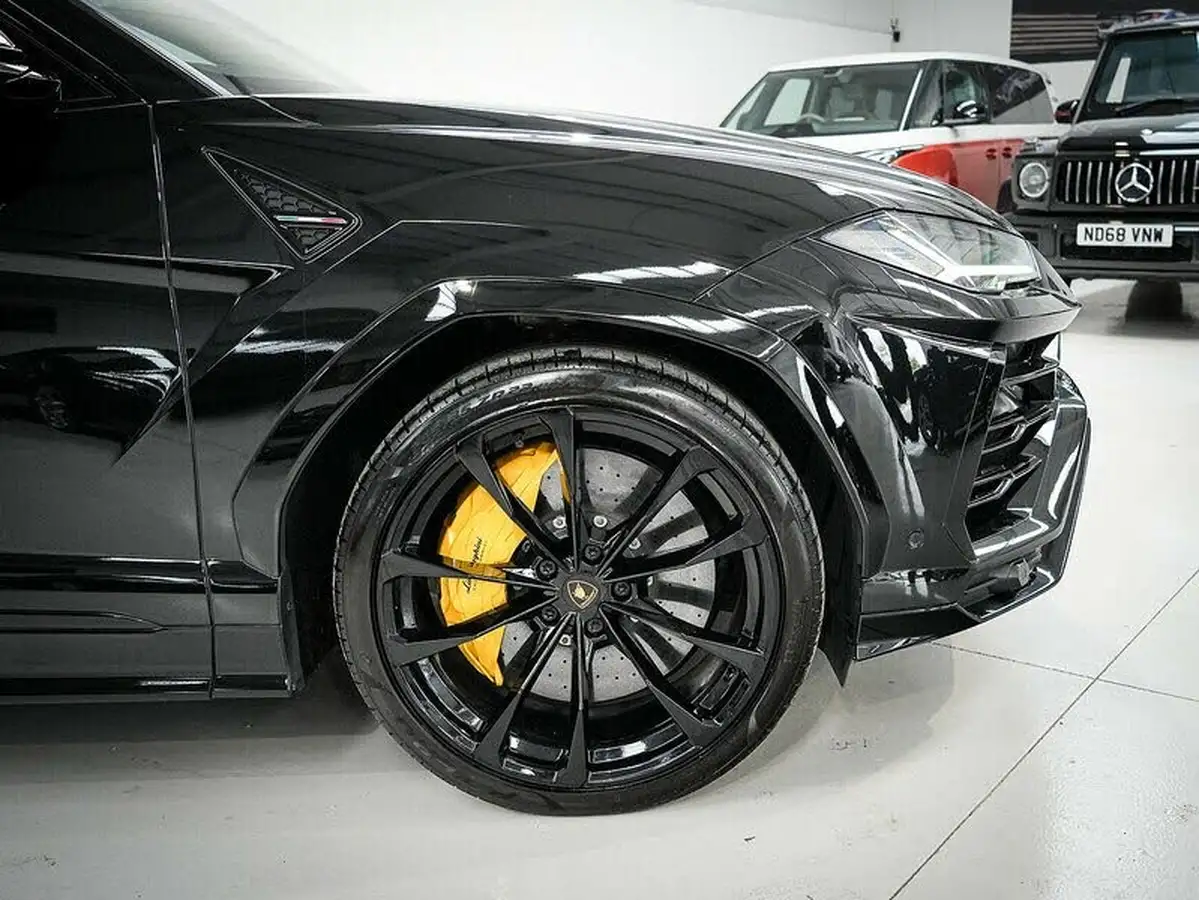 2022-lamborghini-urus-40-no-trim-big-2